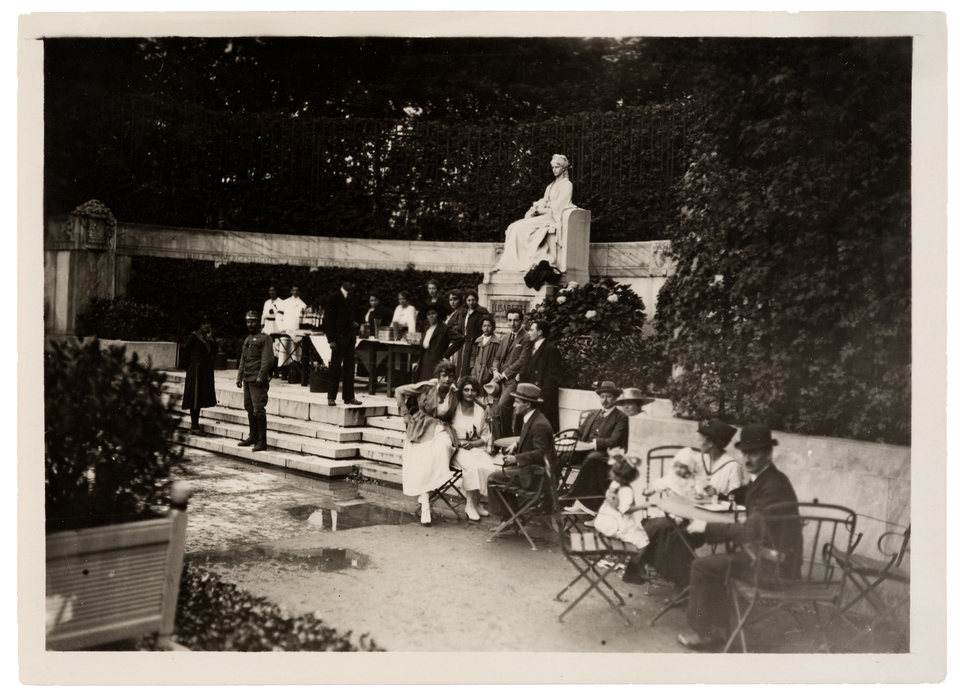Richard Hauffe (Fotograf), Belustigungen im Volksgarten, um 1920, Wien Museum Inv.-Nr. 49342/48, CC0 Richard