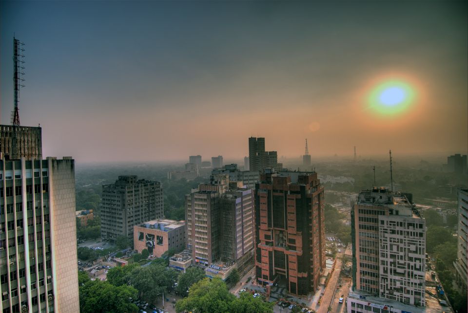 Foto © https://commons.wikimedia.org/wiki/File:Smog_in_the_skies_of_Delhi,_India.jpg Foto