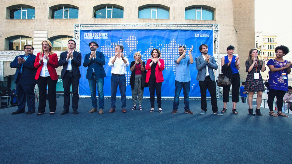 BürgermeisterInnen und PolitikerInnen aus Berkley, Attica, Grenoble, Madrid, Barcelona, Neapel, Valparaíso, Belo Horizonte, Coruña u.a. bei der Fearless Cities Konferenz in Barcelona, Juni 2017 (c) Barcelona en Comú