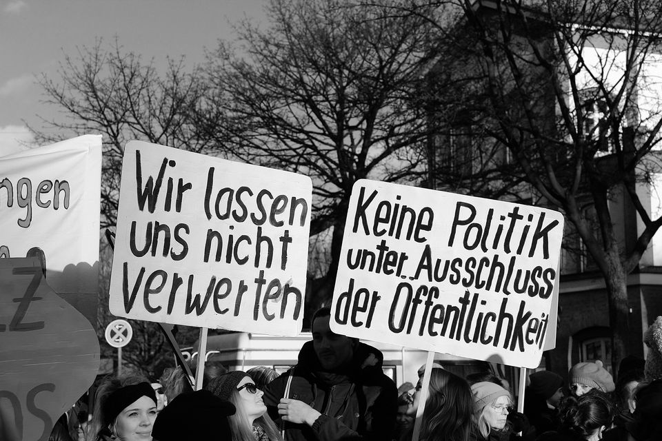 »Neighbourhood sell out«-Demonstration, Hamburg 2015; Foto – Rasande Tyska